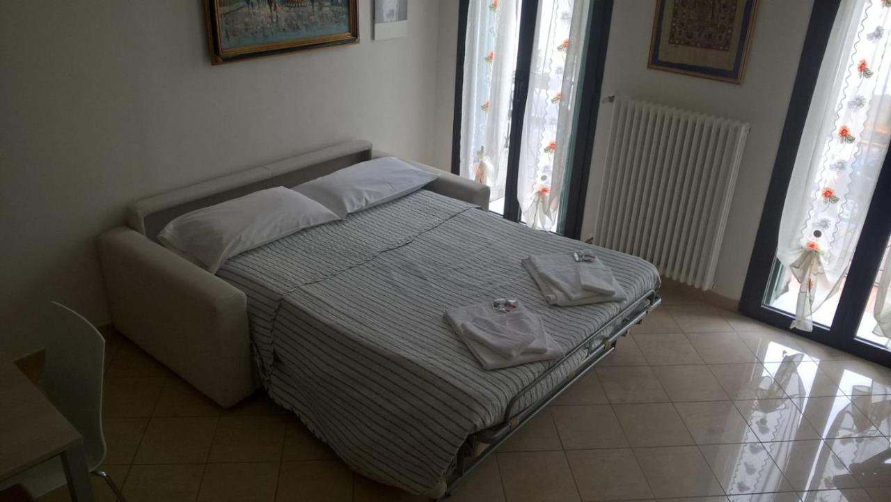 Casa Cuore - Love Pets - Fronte Ospedale Sacro Cuore Negrar Eksteriør billede